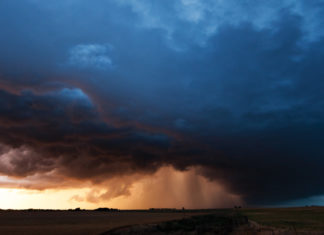 This Photographer Shoots Thunderstorms with Captivating Results