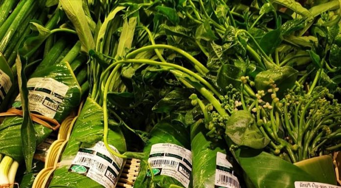 Innovative Thailand Supermarket Replaces Plastic Packaging With Banana Leaves