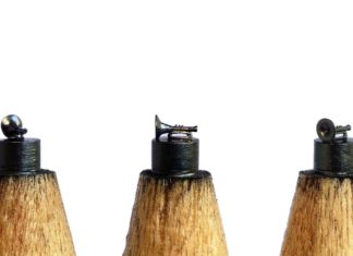 Artist Creates Super Tiny Sculptures Carved on Pencil Leads