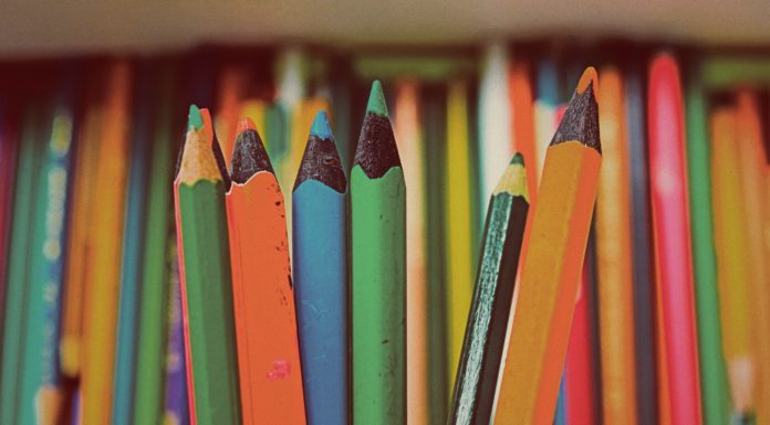 Artist Uses Colored Pencils to Make One Giant Colored Pencil