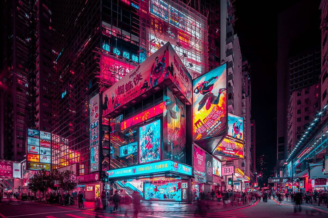 Captivating Beauty of Hong Kong Washed in Neon Lights - MobiSpirit