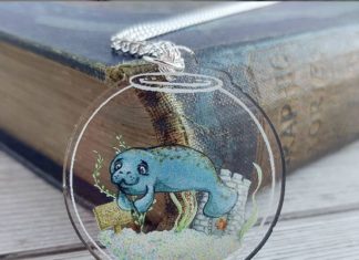 Artist Makes Whimsical Acrylic Necklaces With Cute Characters Captured Inside