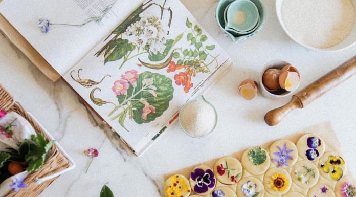 We’re Dying to Get Our Hands on These Edible Flower Cookies