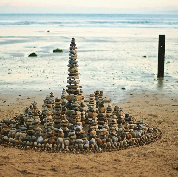 Artist Makes Art Pieces By Using Rocks, Stones And Leaves - MobiSpirit