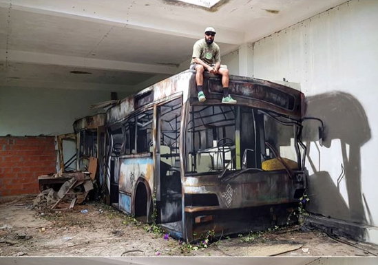 Graffiti Artist Turned An Old Block Into A 3D Abandoned Bus