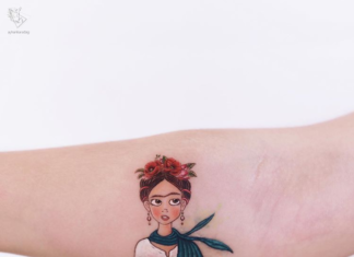 This Tattoo Artist Creates Enchanting Miniature Tattoos