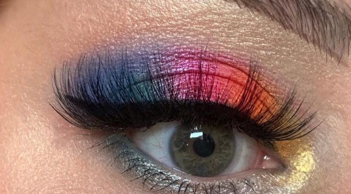 Girl Uses Bugs as Inspiration to Create Eye Makeup
