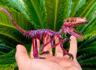 David White’s Glass Sculptures Show Dinosaurs in All Their Glory