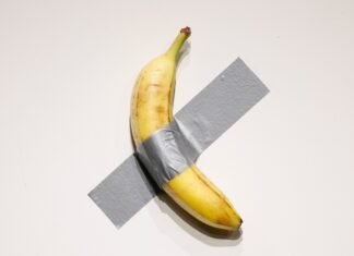 Viral Duct-Taped Banana Sells at Auction for $6.2 Million Maurizio Cattelan's "Comedian" on display at a press preview for Sotheby's Evening Auction in October 2024